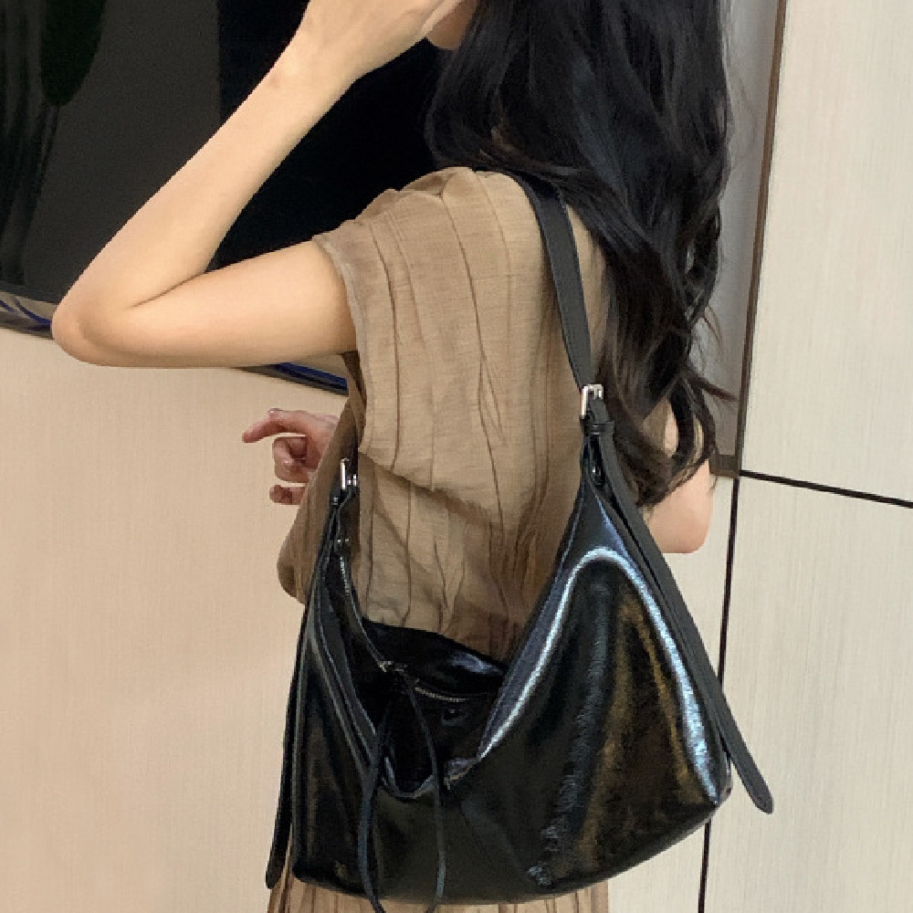 Shoulder Bag — Leather Soft Arc — product view